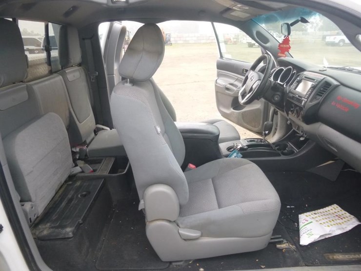 2013-toyota-tacoma-image-10