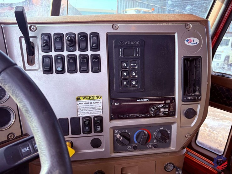 2017-mack-granite-gu713-image-58