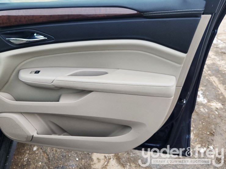 2011-cadillac-srx-image-36