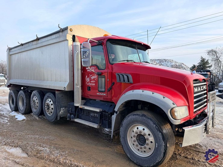 2018-mack-granite-gu713-image-7