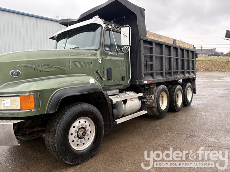 1999-mack-cl700-image-1