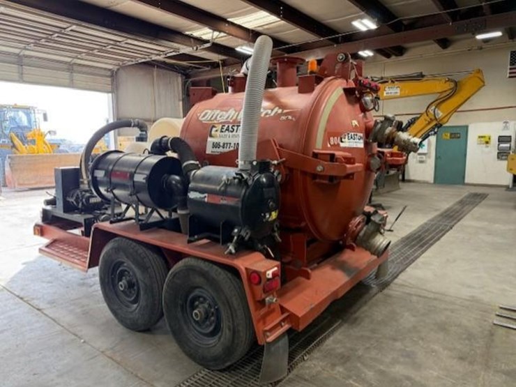 2017-ditch-witch-vacuum-trailer-image-3