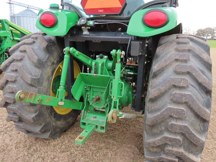 2021-john-deere-4044r-image-10