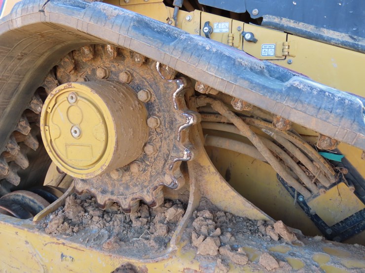 2021-caterpillar-299d3-image-6