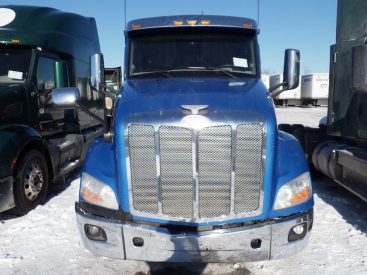 2019-peterbilt-579-image-2