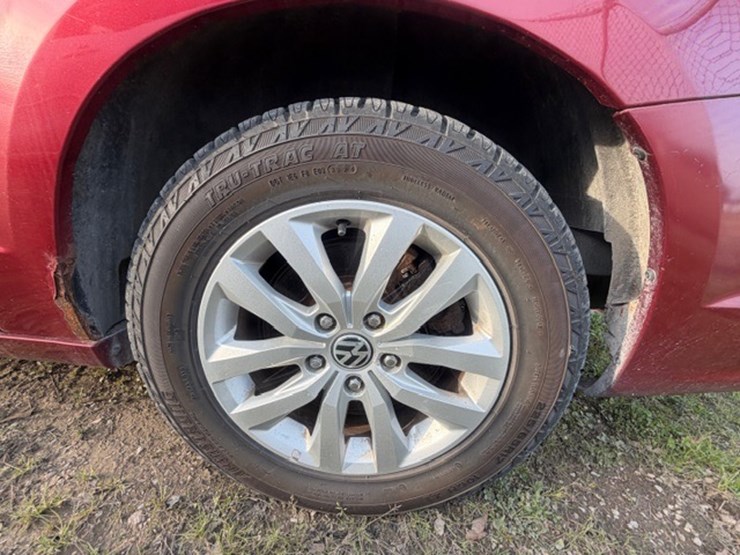 #31679-•-2012-vw-routan-image-8