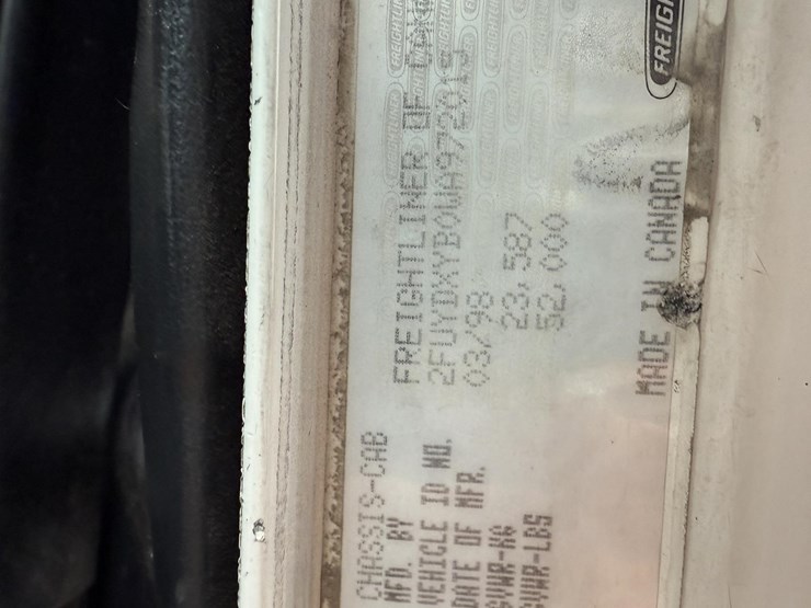 1988-freightliner-flc120-image-31