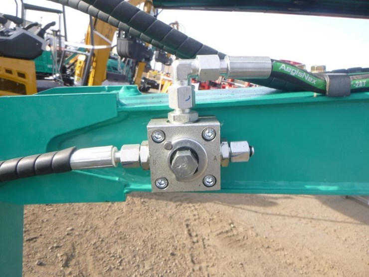 2025-agt-qk16r-hydraulic-excavator-image-14