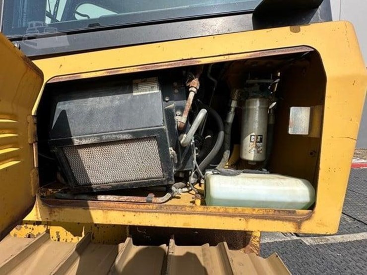 2013-caterpillar-d5k2-lgp-image-28