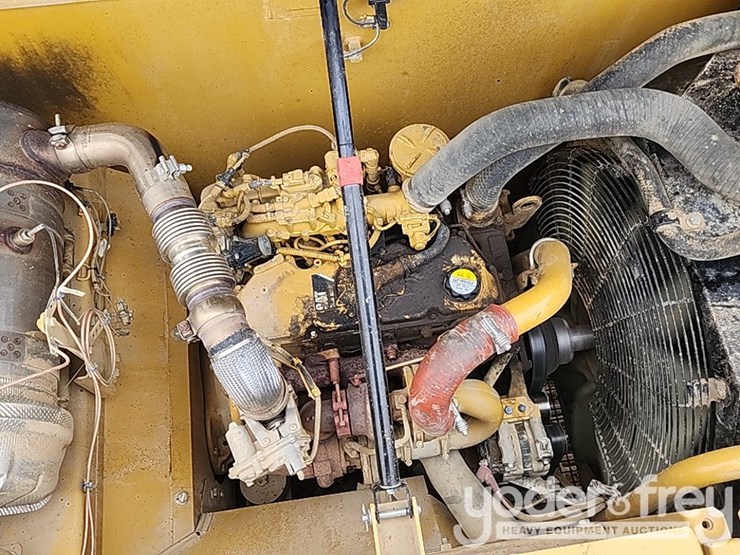 2016-caterpillar-320fl-image-16