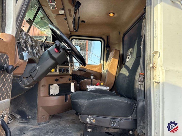 2017-mack-granite-gu713-image-49