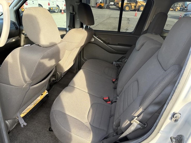 2012-nissan-pathfinder-image-18