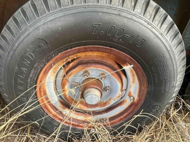 bullmobile-20'x6'-livestock-trailer-image-10