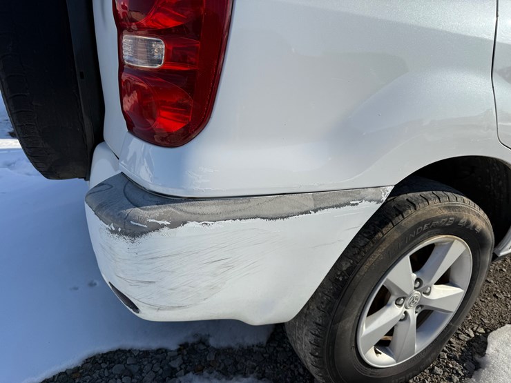 2005-toyota-rav4-image-14