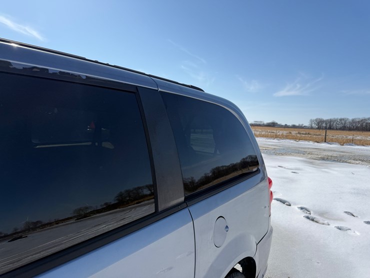 2014-dodge-grand-caravan-image-21