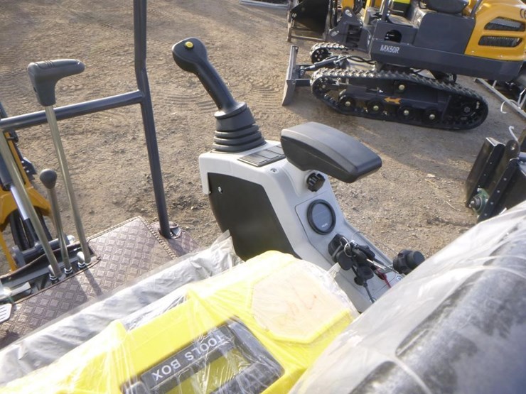 2025-agt-xz20r-hydraulic-excavator-image-23