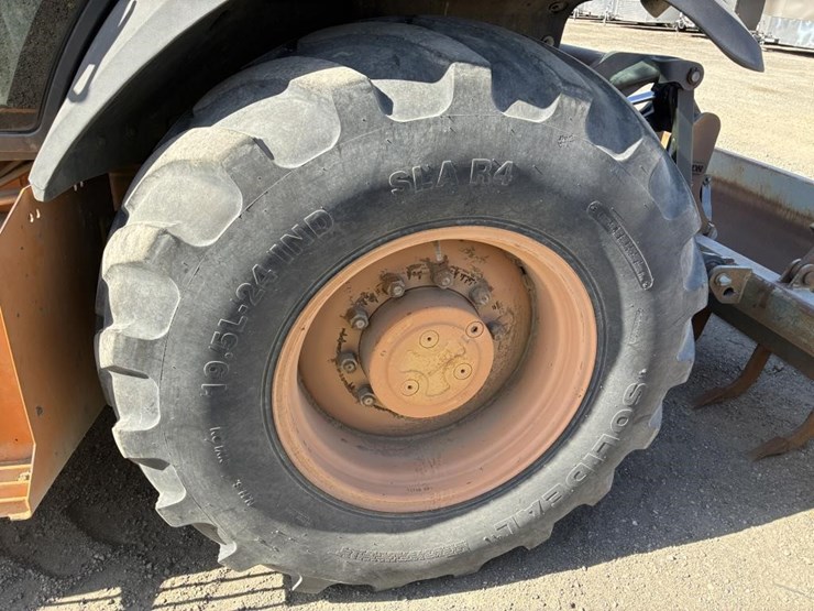 2009-case-570m-xt-image-13