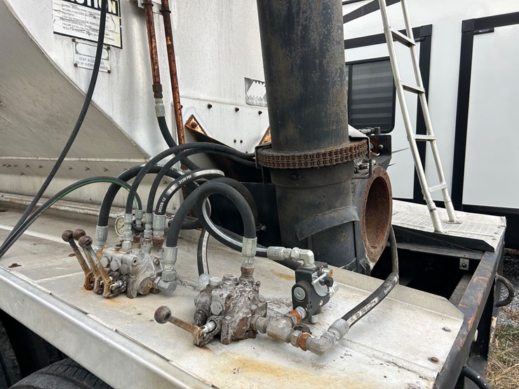 warren-feed-trailer-image-7