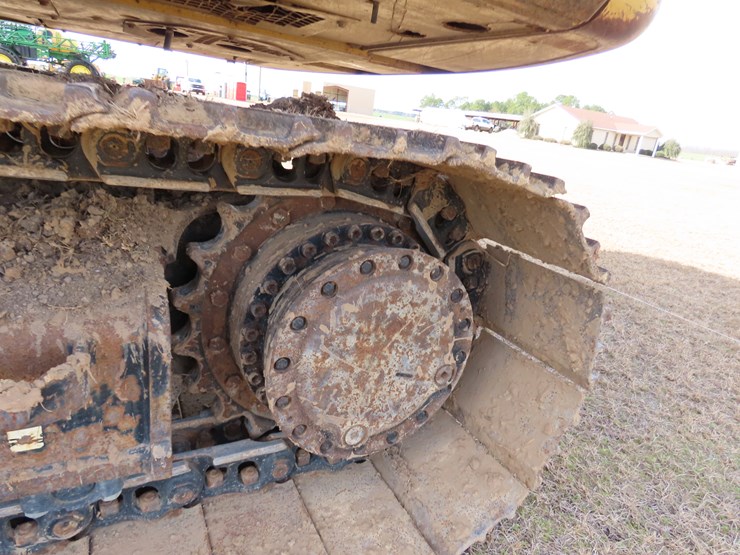 2018-caterpillar-320-image-17