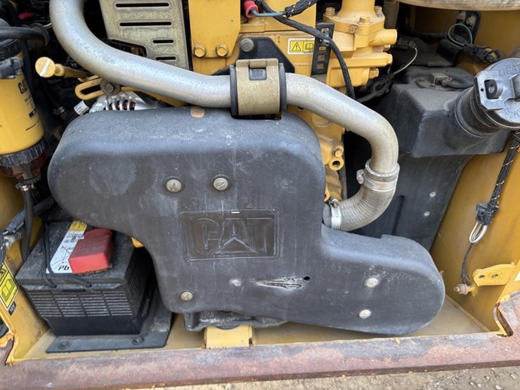 2021-caterpillar-259d3-image-36