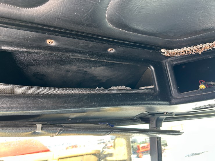 1996-freightliner-fld120-image-28