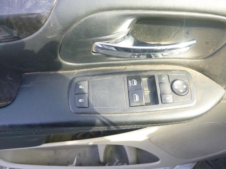 2014-dodge-grand-caravan-image-21