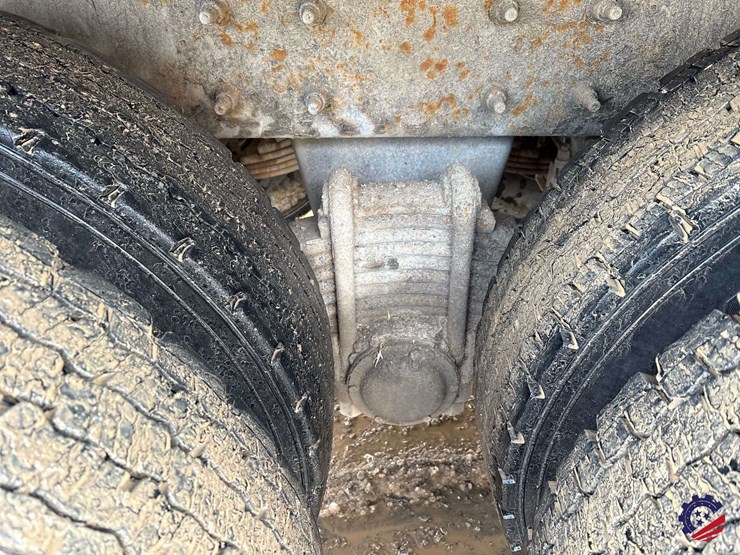 2017-mack-granite-gu713-image-23