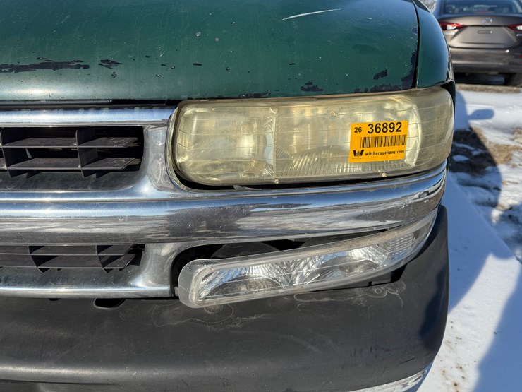 2004-chevrolet-tahoe-image-16