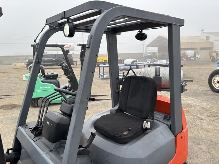 2004-toyota-7fgcu20-image-16