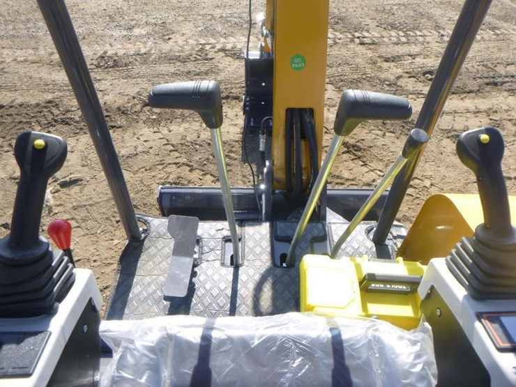 2025-agt-mx50r-hydraulic-excavator-image-22