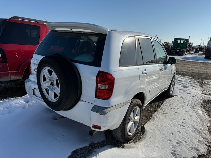 2005-toyota-rav4-image-3