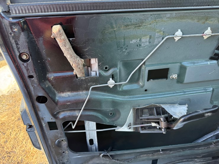 2004-chevrolet-tahoe-image-29