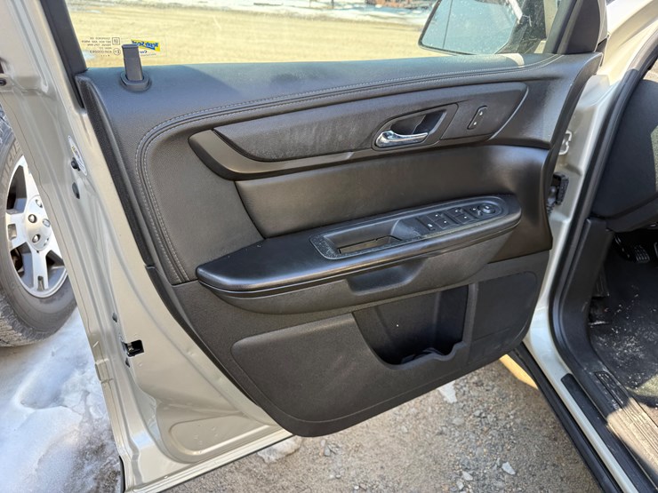 2015-gmc-acadia-sle-image-24