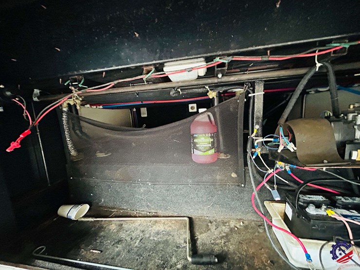 2003-forest-river-wildcat-28rk-t/a-camper-gooseneck-trailer-image-13