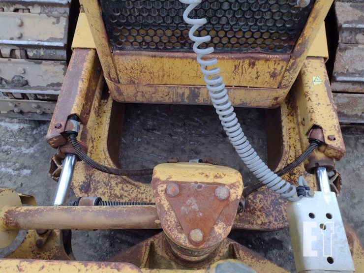 2006-caterpillar-d6n-xl-image-16