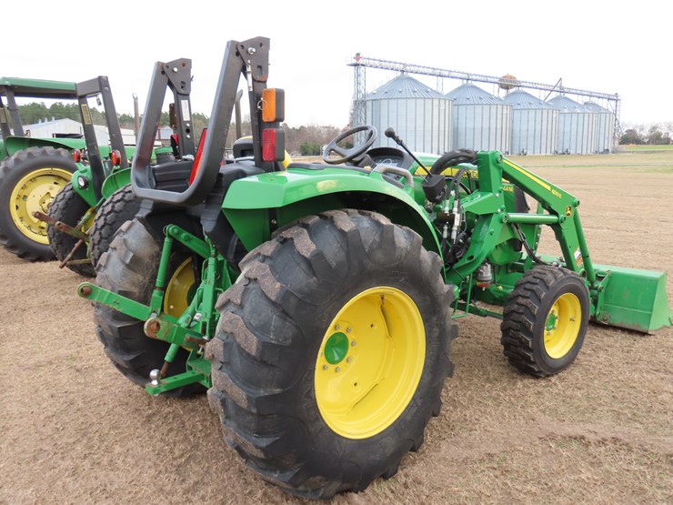 2019-john-deere-4044m-image-9