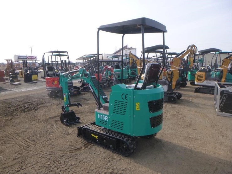 2025-agt-h15r-hydraulic-excavator-image-4