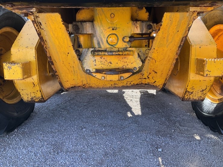 1981-deere-670a-image-17