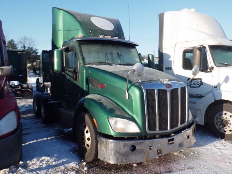 2017-peterbilt-579-image-3