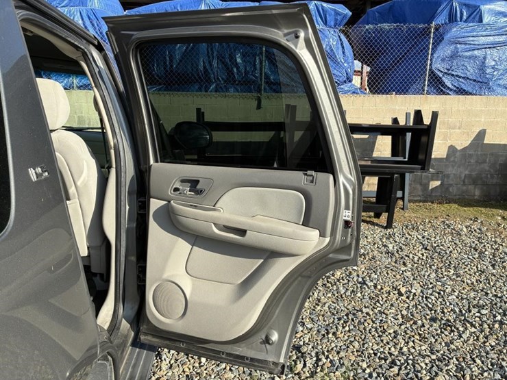 2008-chevrolet-tahoe-image-19