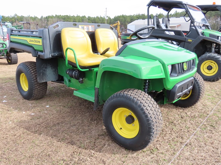 2024-john-deere-gator-image-2