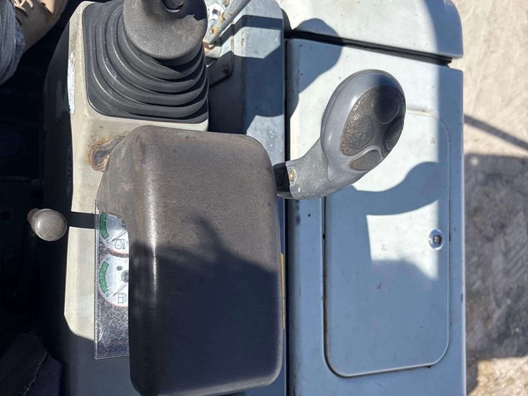 2014-takeuchi-tb228-image-20