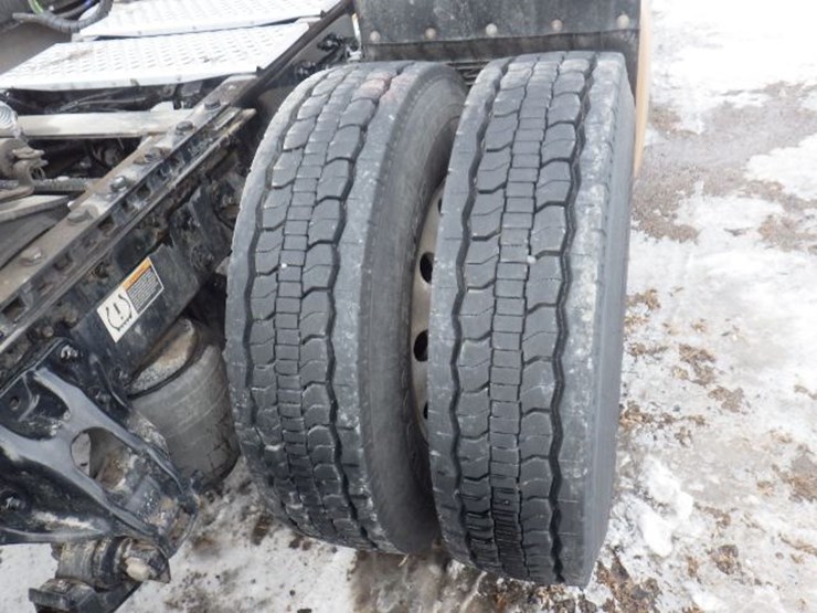 2022-kenworth-t680-image-10