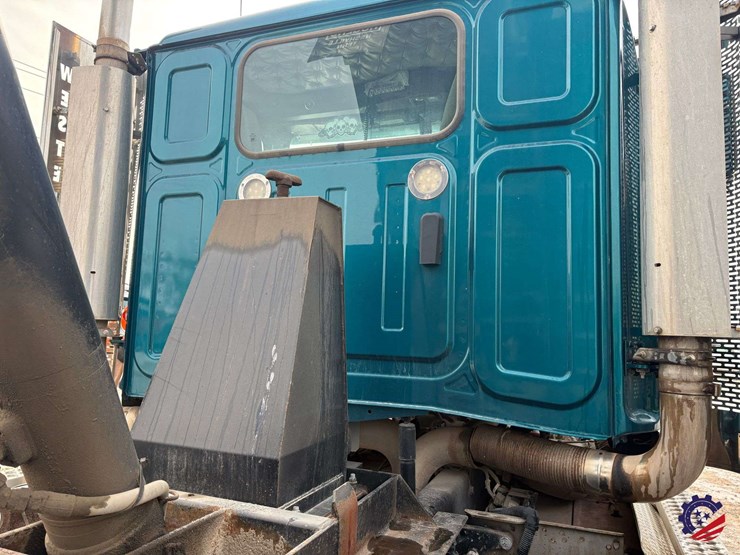 2021-western-star-4900ex-image-103