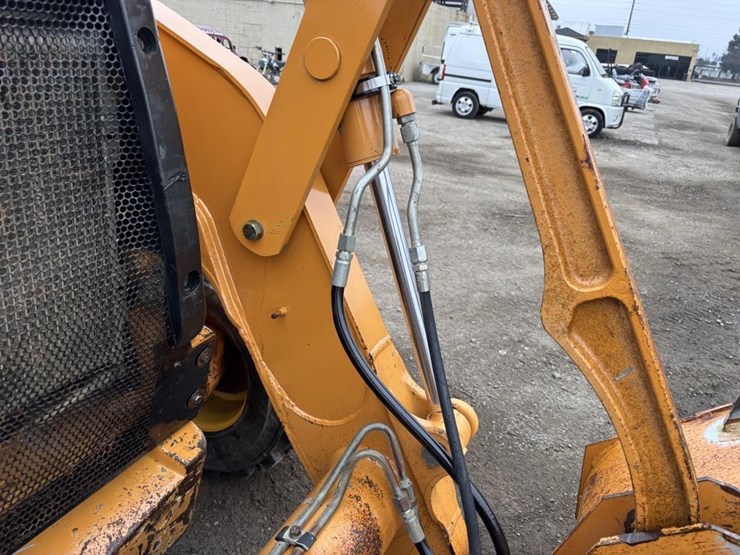 2011-case-570m-xt-image-13