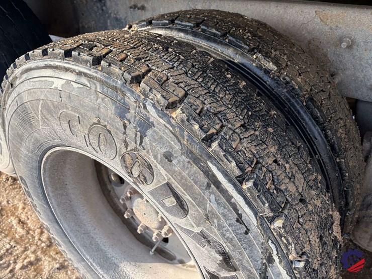 2017-mack-granite-gu713-image-11