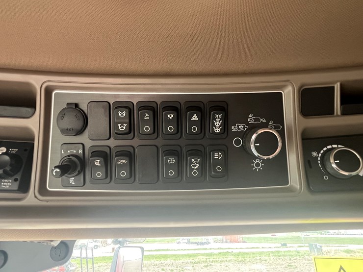 2022-case-ih-8250-image-10