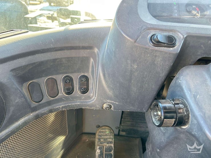 2013-komatsu-wa320-image-13