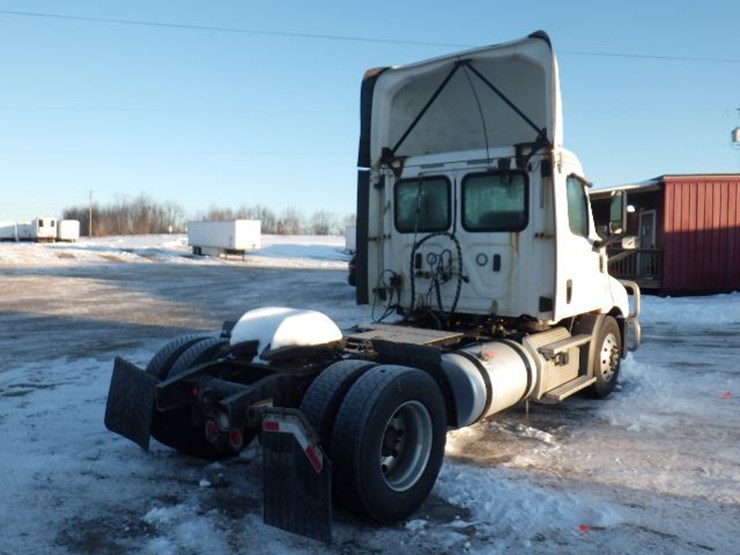 2019-freightliner-cascadia-116-image-7