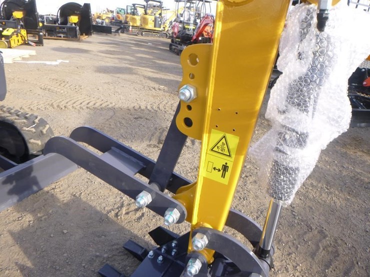 2025-agt-mx20r-hydraulic-excavator-image-12